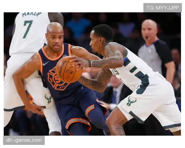 尤因挡拆制造错位提升内线效率，改变尼克斯进攻格局