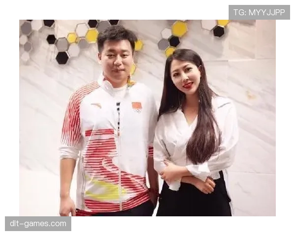 庞伟家的冰箱里塞满蛋白粉，邻居以为他开健身房